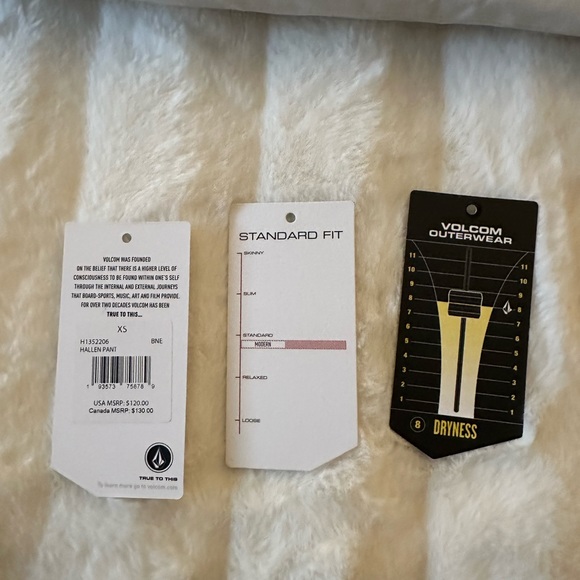 Volcom women’s ski pants size XS.  Fits like a size 2. - Picture 5 of 6